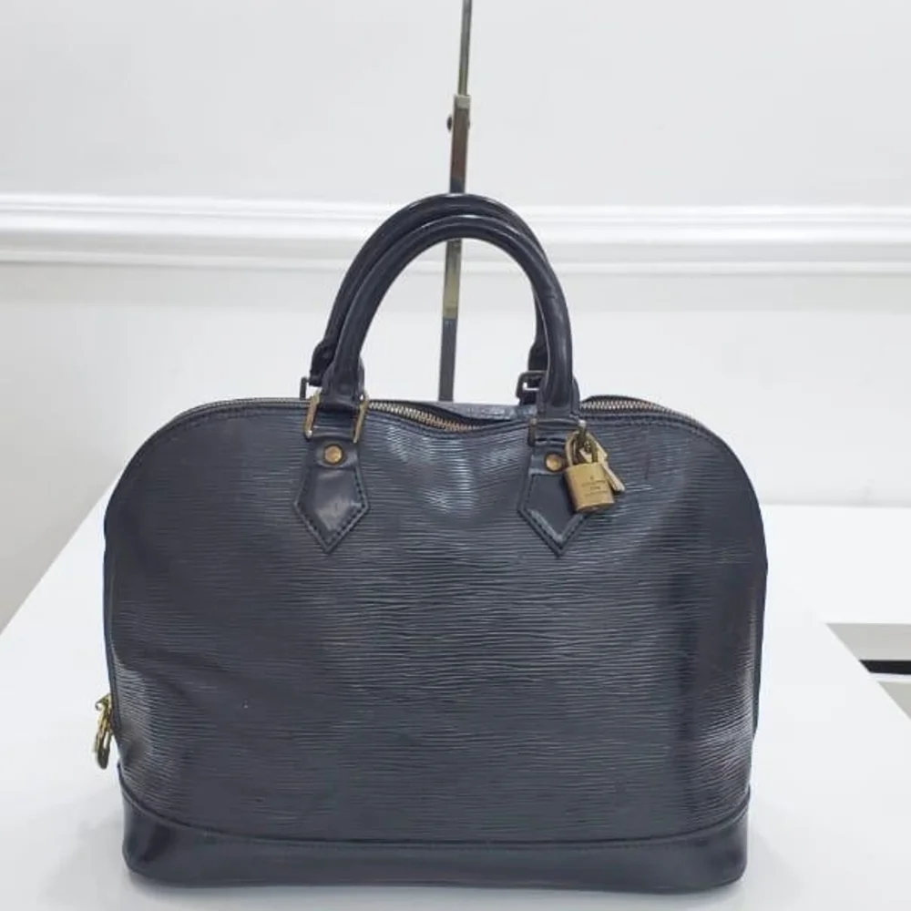 Elegant Black Leather Handbag